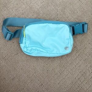 Lululemon Everywhere Belt Bag – Bright Blue with Neon Green Zippers 💙💚